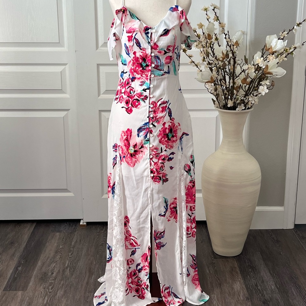 NWOT Venus Floral and Lace Maxi Dress